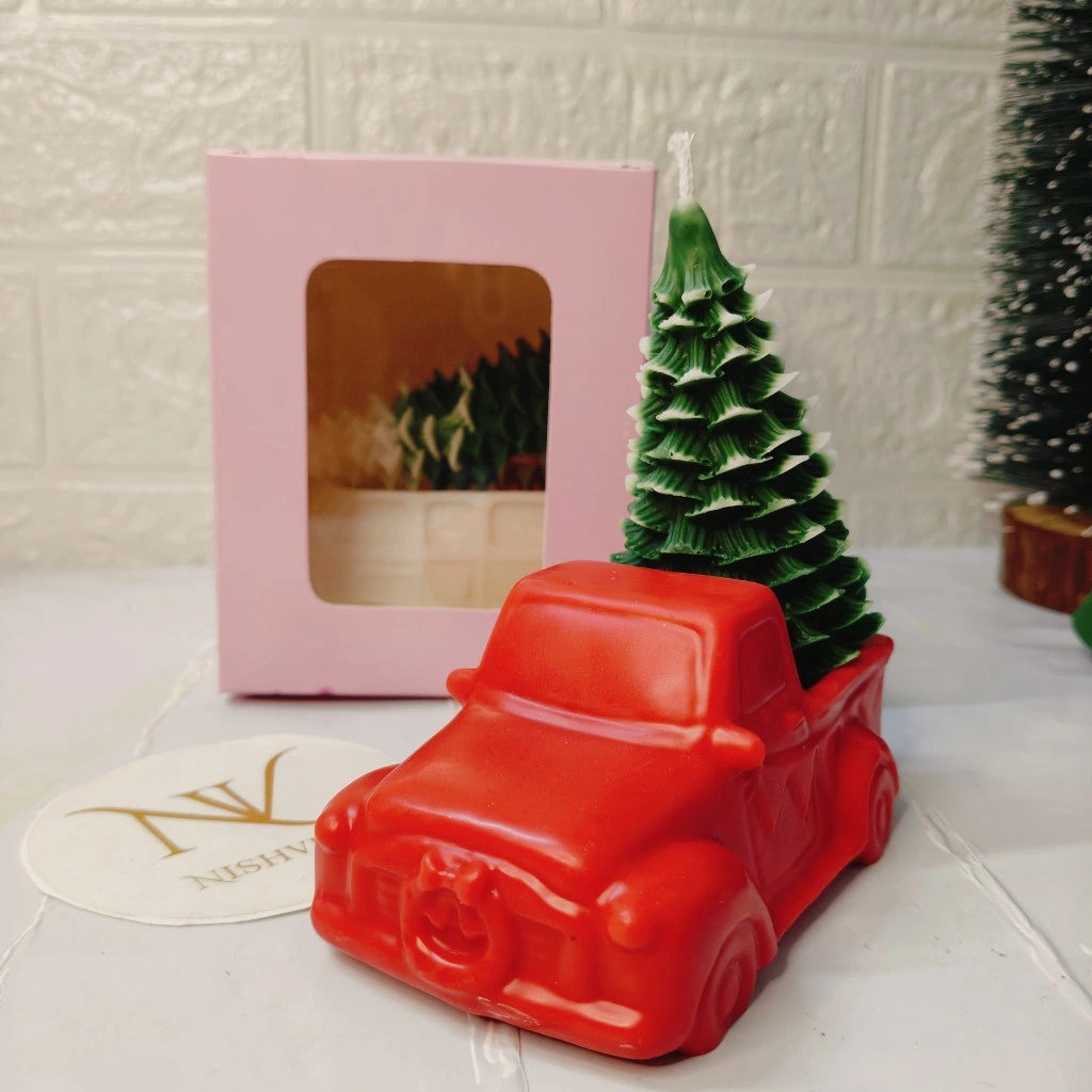 Car with Christmas Tree Candle – 250g Soy Wax - Image 4