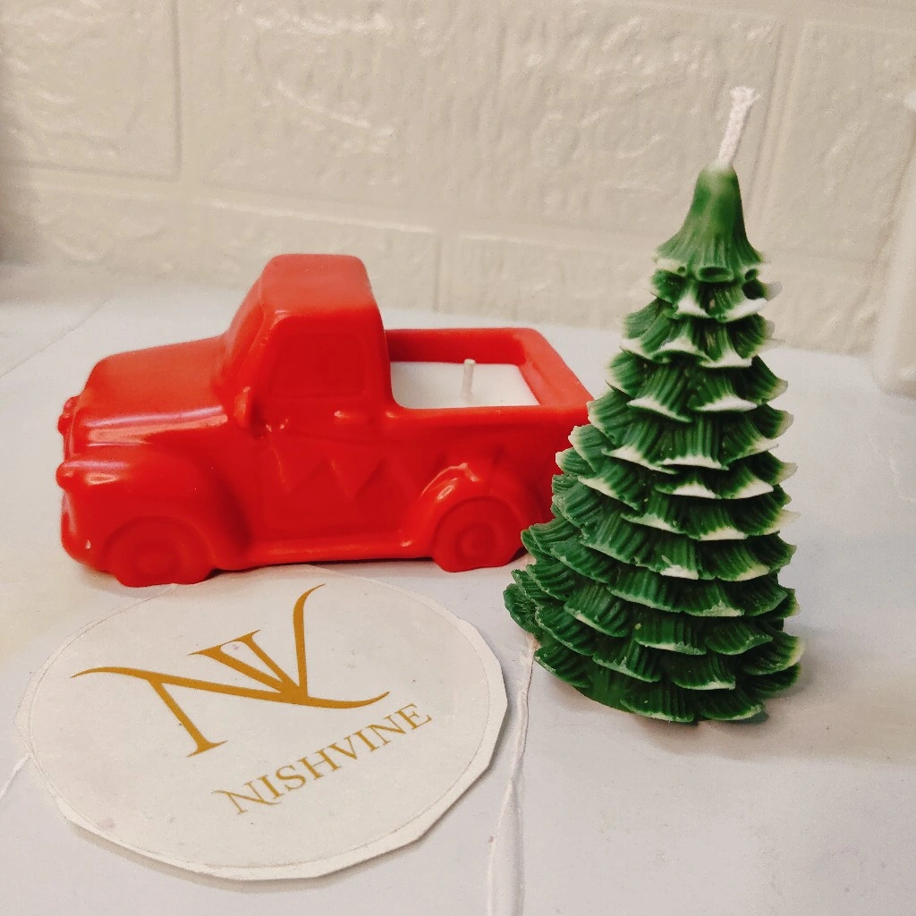 Car with Christmas Tree Candle – 250g Soy Wax