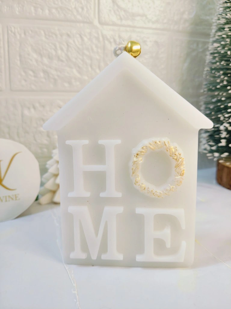 Christmas Home Letter Candle – 170g White & Gold Soy Wax