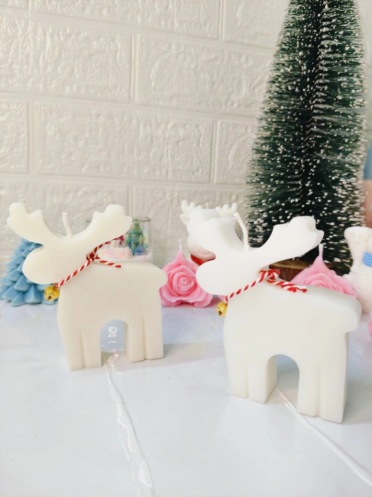 Scented Reindeer Candle – Vanilla Soy Wax for Christmas (1 pc) - Image 3