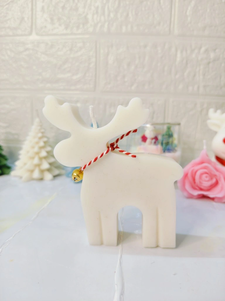 Scented Reindeer Candle – creamy vanilla soy wax festive candle for Christmas gifting and décor