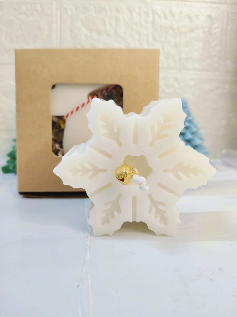 NishVine Christmas Snowflake Candle – 100g White Soy Wax
