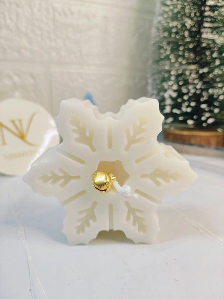 NishVine Christmas Snowflake Candle – 100g white soy wax festive candle with scented fragrance