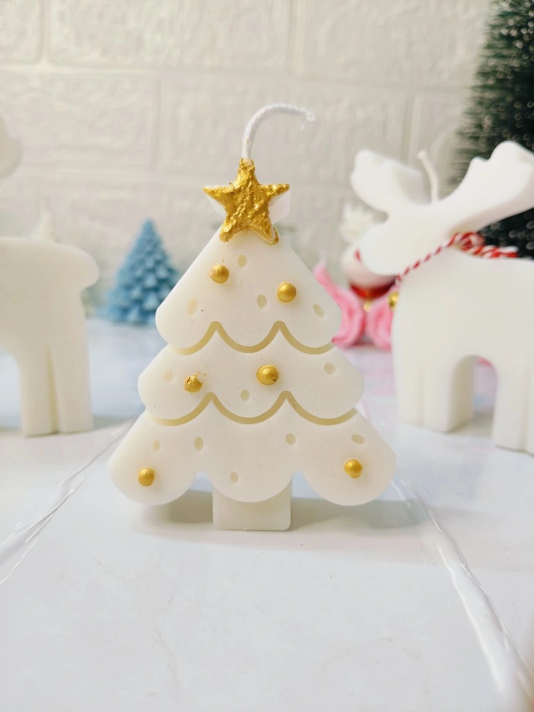 2D Christmas Tree Scented Candles – pack of 2 green soy wax festive candles with vanilla fragrance