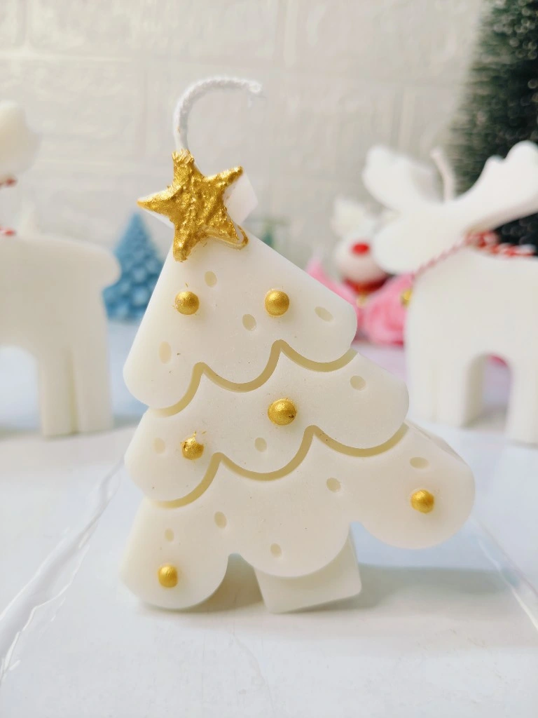 2D Christmas Tree Scented Candles – pack of 2 green soy wax festive candles with vanilla fragrance